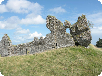 Ruine Clonmacnoise am Shannon in Irland